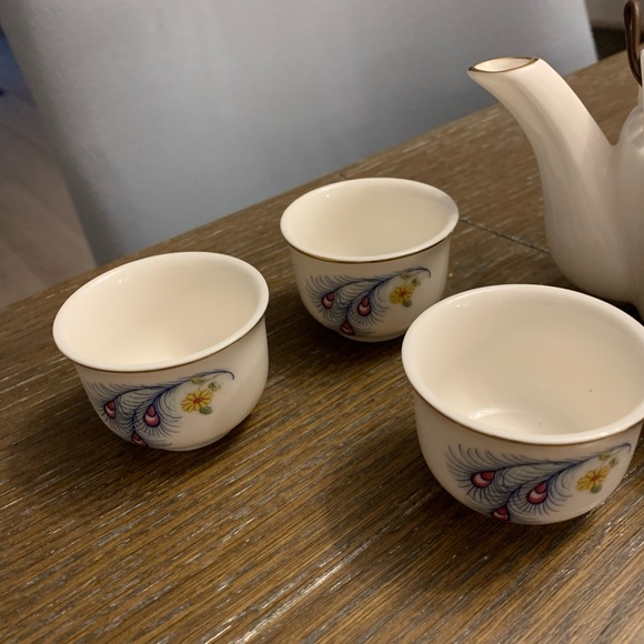 Vintage Snow Bone China Teapot with 6 cups - Picture 4 of 14